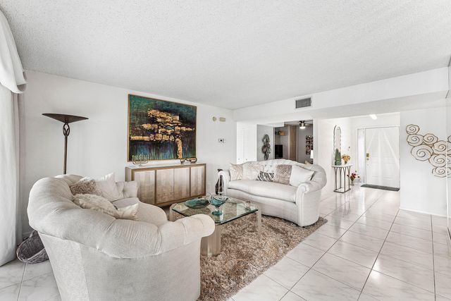 14388 Emerald Lake Drive 2, Delray Beach, FL 33446