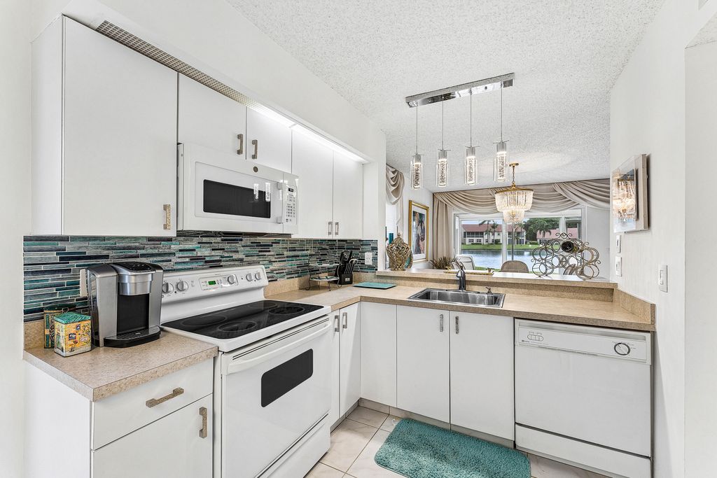 14388 Emerald Lake Drive 2, Delray Beach, FL 33446