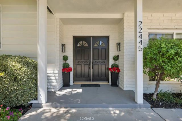 22445 Dardenne, Calabasas, CA 91302