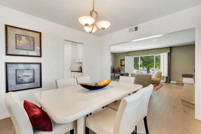 22445 Dardenne, Calabasas, CA 91302