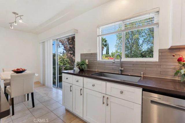 22445 Dardenne, Calabasas, CA 91302