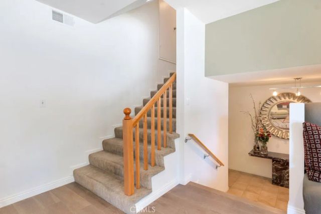 22445 Dardenne, Calabasas, CA 91302