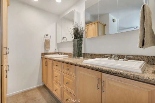 22445 Dardenne, Calabasas, CA 91302