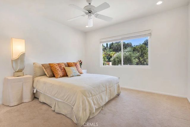 22445 Dardenne, Calabasas, CA 91302
