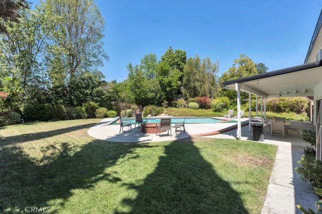 22445 Dardenne, Calabasas, CA 91302