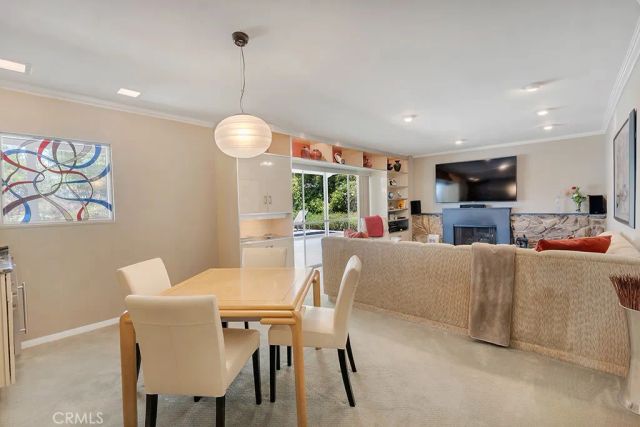 22445 Dardenne, Calabasas, CA 91302
