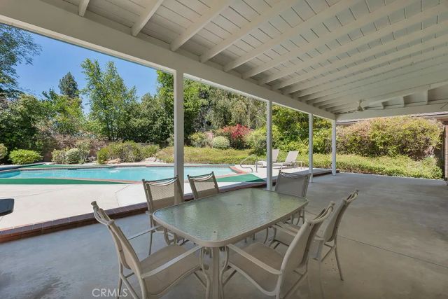 22445 Dardenne, Calabasas, CA 91302