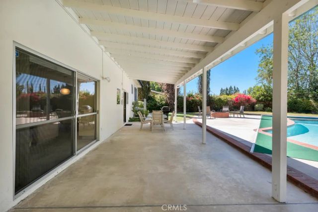 22445 Dardenne, Calabasas, CA 91302