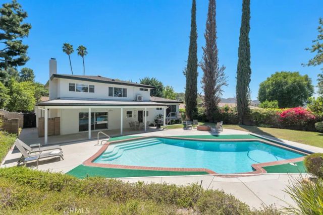 22445 Dardenne, Calabasas, CA 91302
