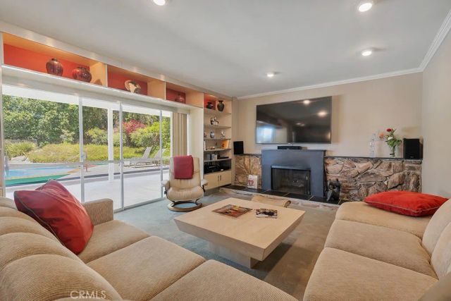 22445 Dardenne, Calabasas, CA 91302