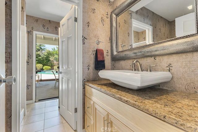 22445 Dardenne, Calabasas, CA 91302