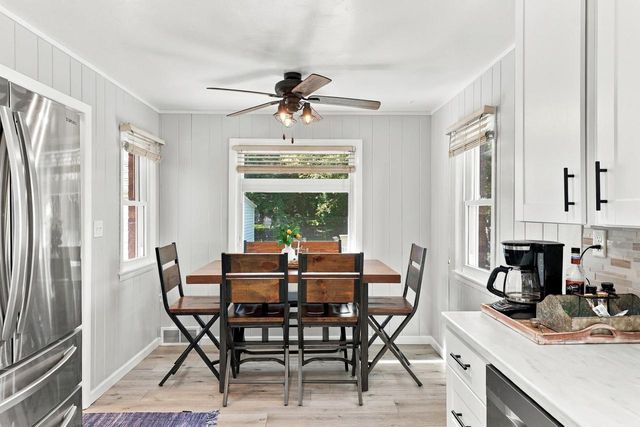422 E MISSION ROAD, Green Bay, WI 54301