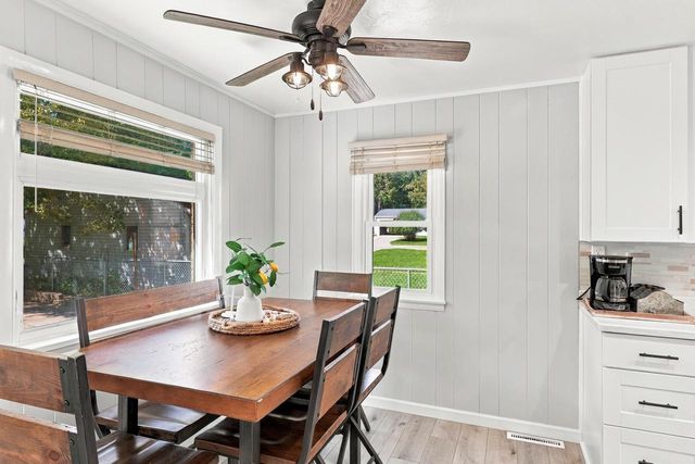 422 E MISSION ROAD, Green Bay, WI 54301
