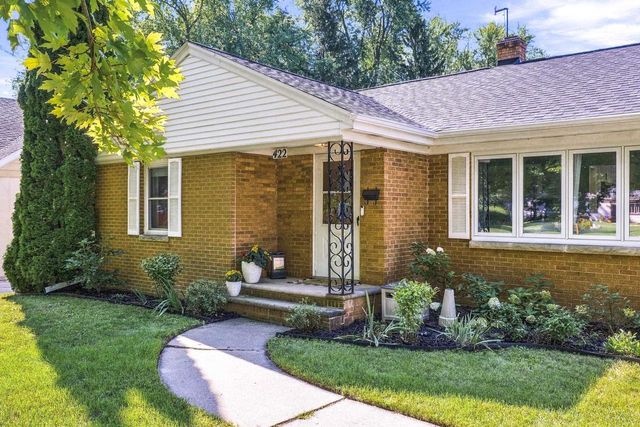 422 E MISSION ROAD, Green Bay, WI 54301