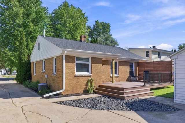 422 E MISSION ROAD, Green Bay, WI 54301
