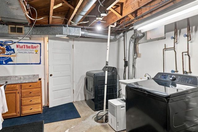 422 E MISSION ROAD, Green Bay, WI 54301