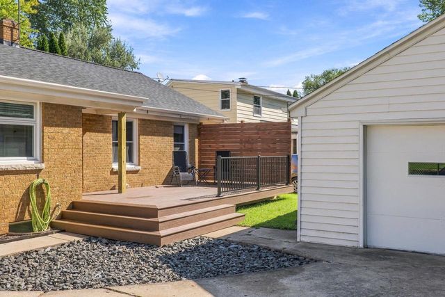 422 E MISSION ROAD, Green Bay, WI 54301