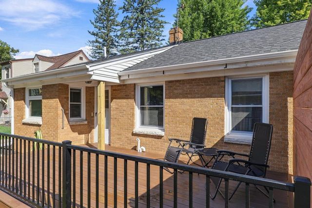 422 E MISSION ROAD, Green Bay, WI 54301