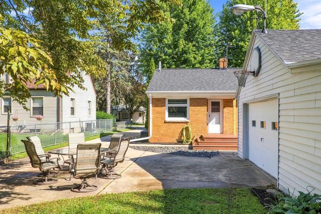 422 E MISSION ROAD, Green Bay, WI 54301