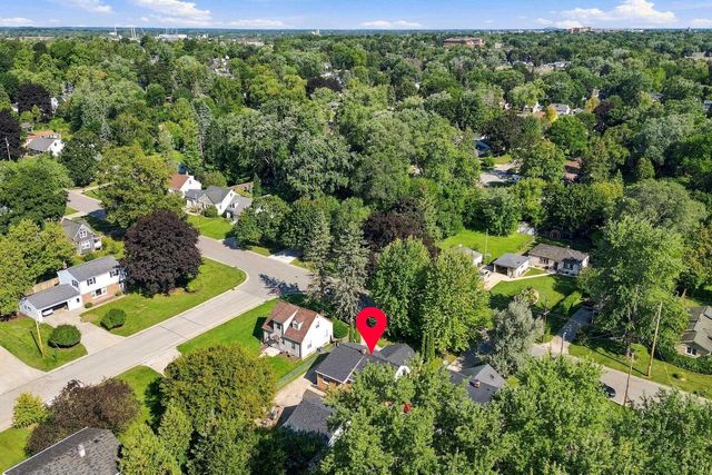 422 E MISSION ROAD, Green Bay, WI 54301