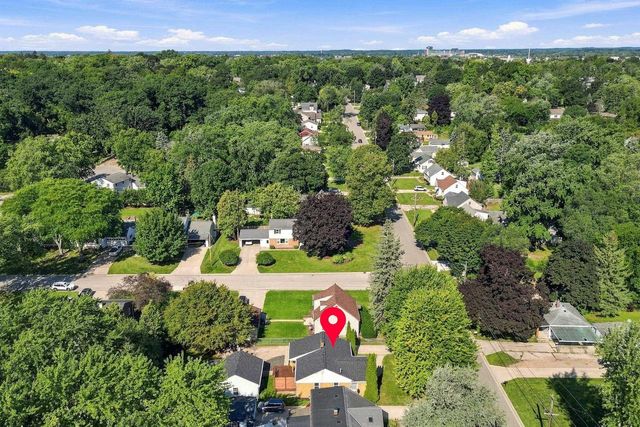 422 E MISSION ROAD, Green Bay, WI 54301