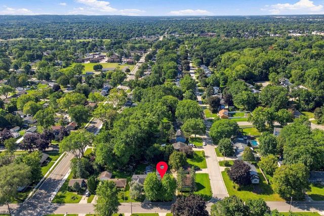 422 E MISSION ROAD, Green Bay, WI 54301