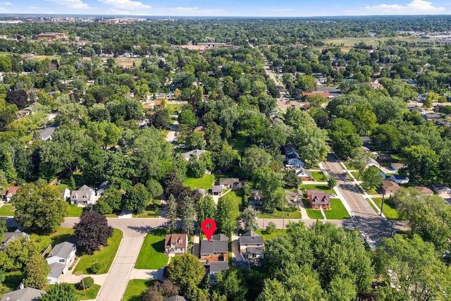 422 E MISSION ROAD, Green Bay, WI 54301