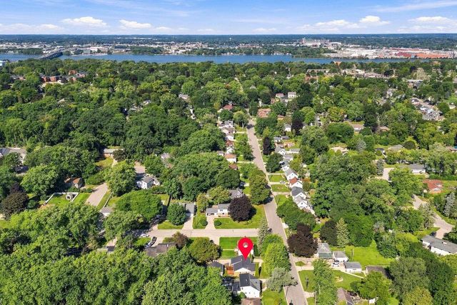422 E MISSION ROAD, Green Bay, WI 54301