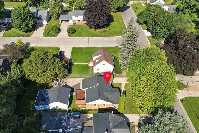 422 E MISSION ROAD, Green Bay, WI 54301