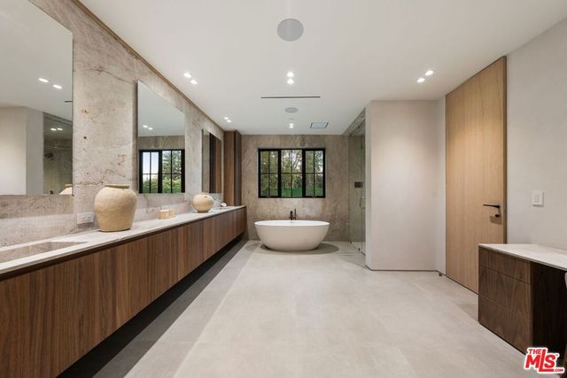 12227 Tweed Lane, Los Angeles, CA 90049