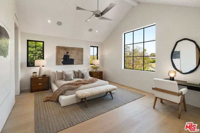 12227 Tweed Lane, Los Angeles, CA 90049