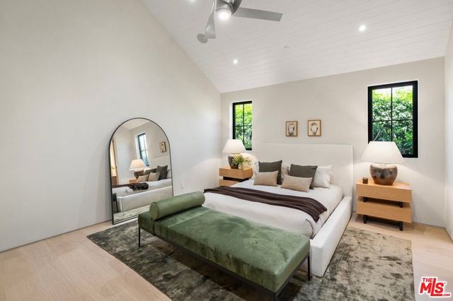 12227 Tweed Lane, Los Angeles, CA 90049