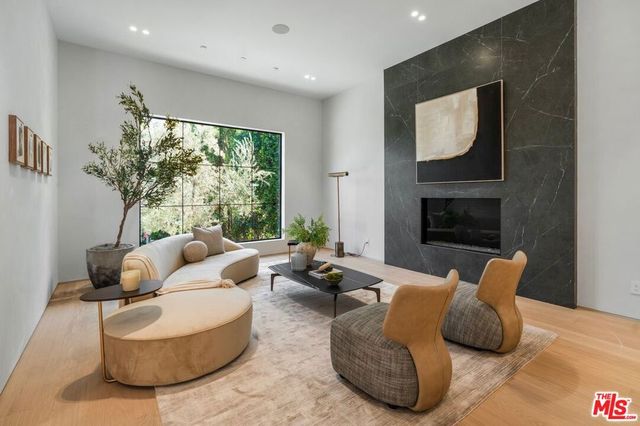 12227 Tweed Lane, Los Angeles, CA 90049