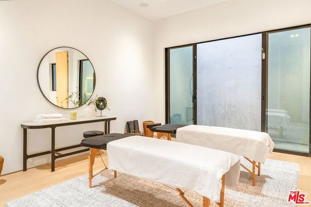 12227 Tweed Lane, Los Angeles, CA 90049