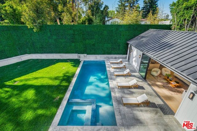 12227 Tweed Lane, Los Angeles, CA 90049