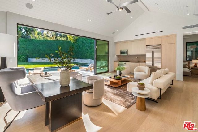 12227 Tweed Lane, Los Angeles, CA 90049