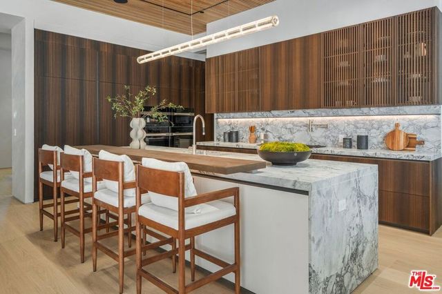 12227 Tweed Lane, Los Angeles, CA 90049