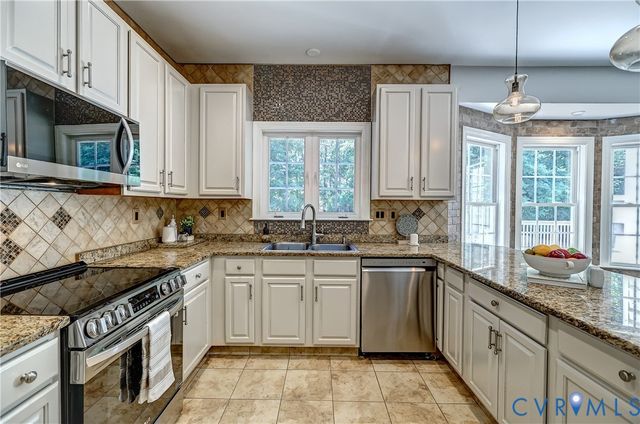 1325 Hawkins Wood Cir, Midlothian, VA 23114