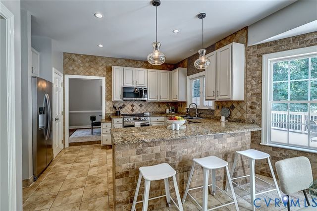 1325 Hawkins Wood Cir, Midlothian, VA 23114