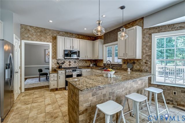 1325 Hawkins Wood Cir, Midlothian, VA 23114