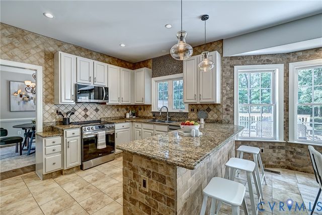 1325 Hawkins Wood Cir, Midlothian, VA 23114
