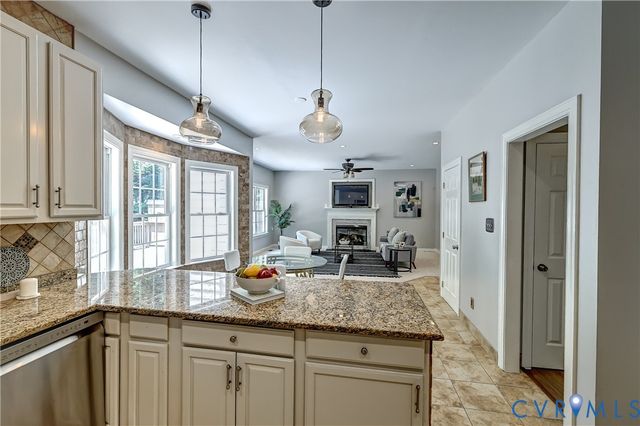 1325 Hawkins Wood Cir, Midlothian, VA 23114