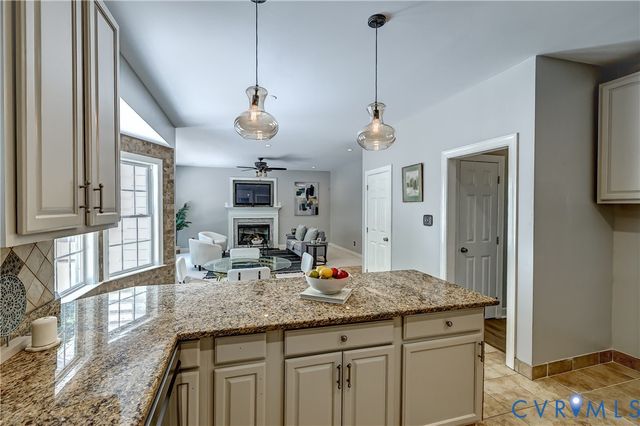 1325 Hawkins Wood Cir, Midlothian, VA 23114