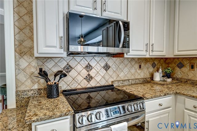 1325 Hawkins Wood Cir, Midlothian, VA 23114