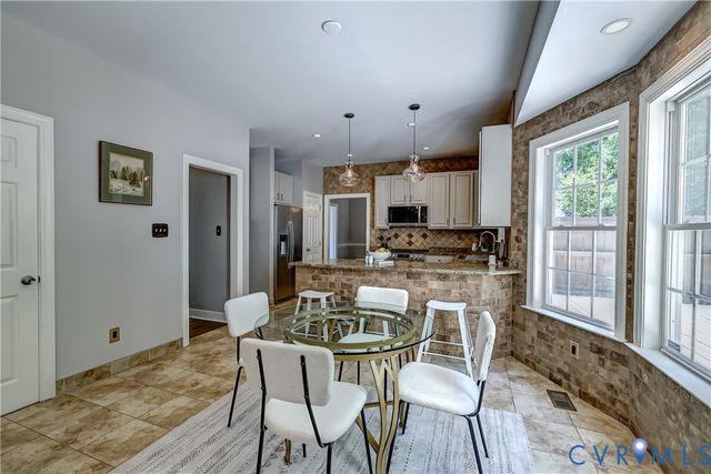 1325 Hawkins Wood Cir, Midlothian, VA 23114