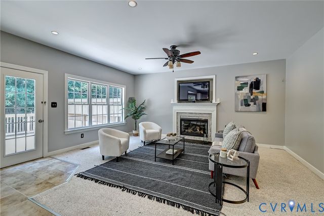 1325 Hawkins Wood Cir, Midlothian, VA 23114
