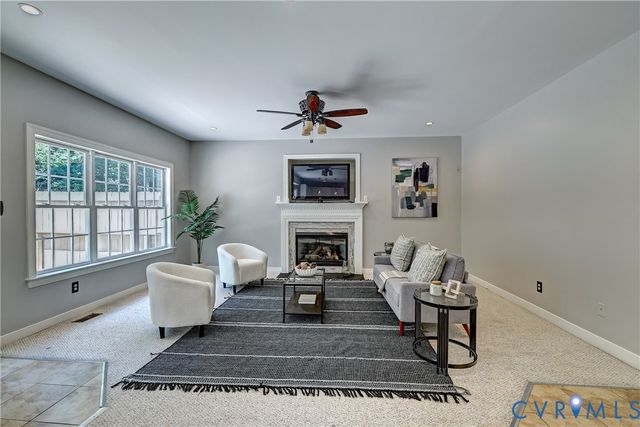 1325 Hawkins Wood Cir, Midlothian, VA 23114