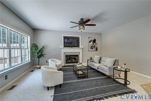 1325 Hawkins Wood Cir, Midlothian, VA 23114