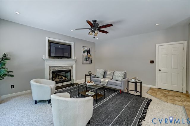 1325 Hawkins Wood Cir, Midlothian, VA 23114