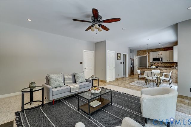 1325 Hawkins Wood Cir, Midlothian, VA 23114